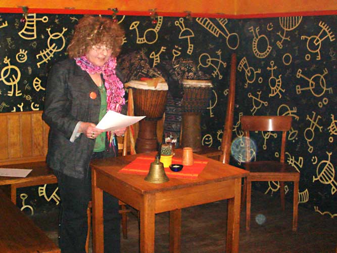 Hilde Schwelm liest, K&ouml;nigshof-Brauerei etabliert sich im Caf&eacute; Konkurs