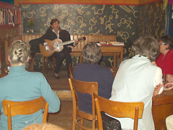 Carpe Diem. Isabel Lea-Plaza Gluschak liest im Caf&eacute; Konkurs.