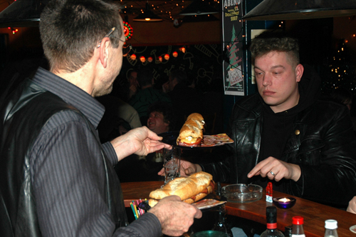 Bild zu Scheinheiligabend im Caf&eacute; Konkurs